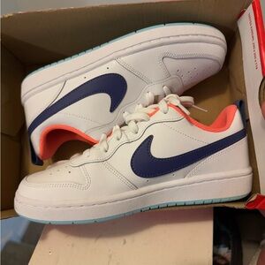 Nike Court Borough 5.5Y/7W